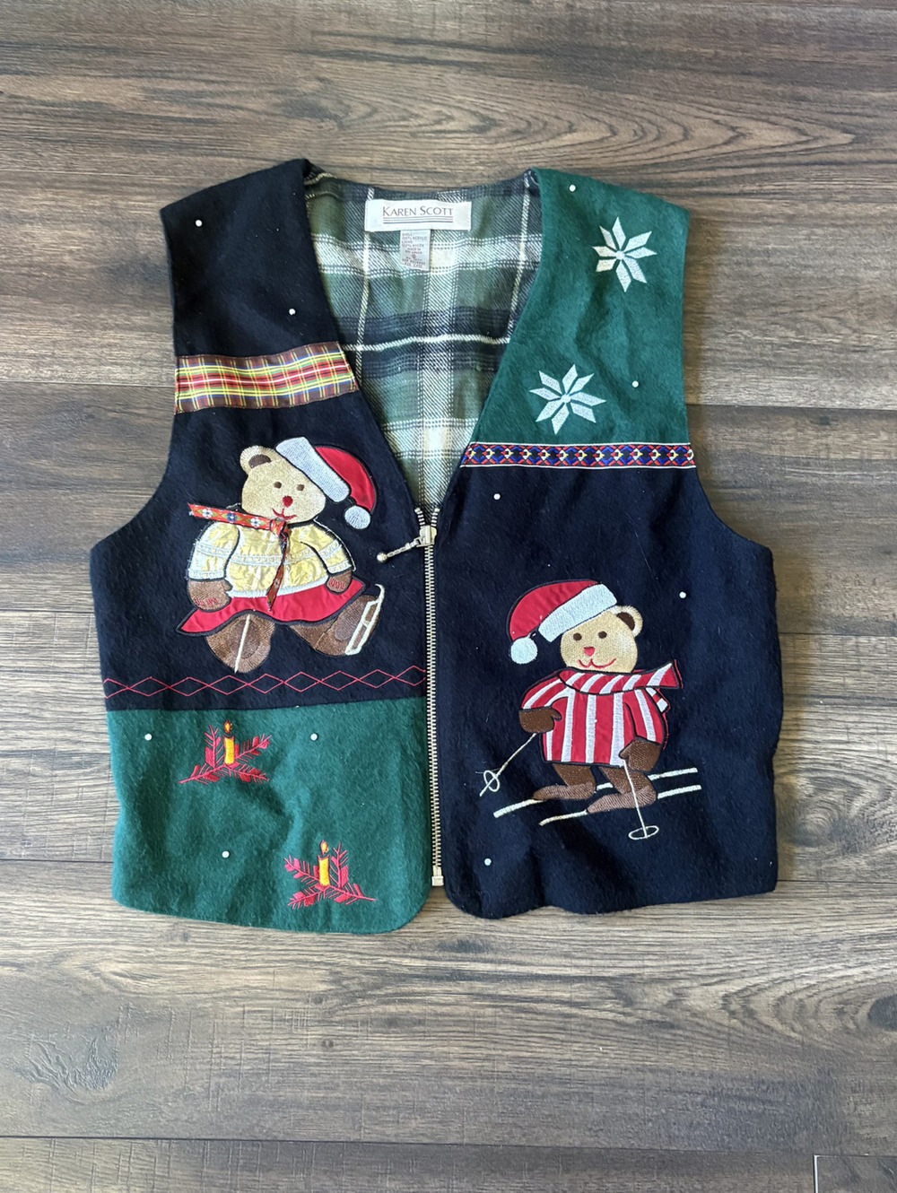 Vtg Karen Scott Novelty Christmas Graphic Vest Small Bear Skiing Skating Patches